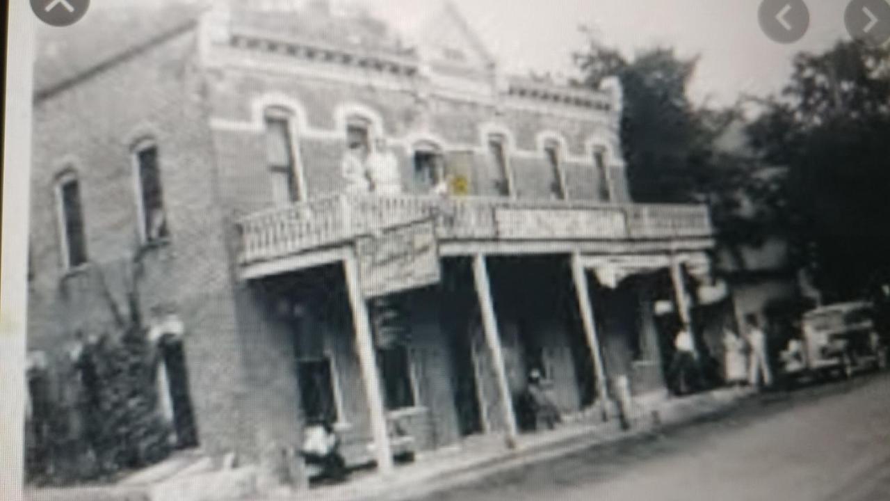 The Burlington Hotel & Bar - Alma Wi Εξωτερικό φωτογραφία